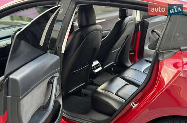 Седан Tesla Model 3 2021 в 