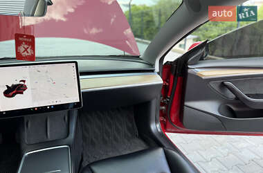 Седан Tesla Model 3 2021 в 