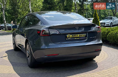 Седан Tesla Model 3 2022 в 