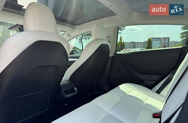 Седан Tesla Model 3 2022 в 