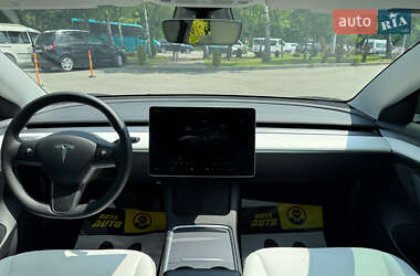 Седан Tesla Model 3 2022 в 