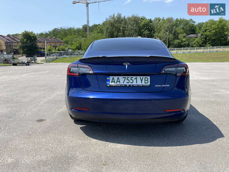 Седан Tesla Model 3 2022 в Киеве