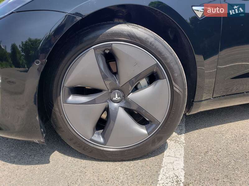 Седан Tesla Model 3 2019 в Києві