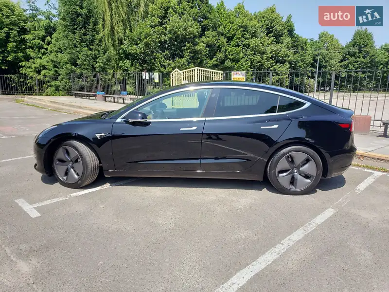 Седан Tesla Model 3 2019 в 