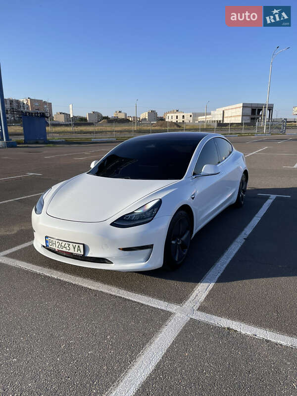 Седан Tesla Model 3 2018 в Одессе