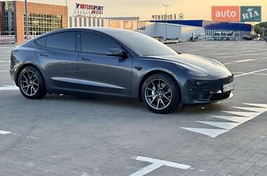 Седан Tesla Model 3 2021 в 