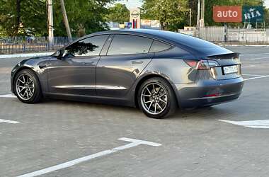 Седан Tesla Model 3 2021 в 