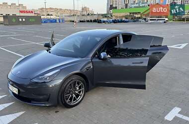 Седан Tesla Model 3 2021 в 