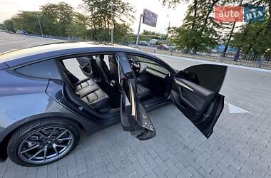 Седан Tesla Model 3 2021 в 