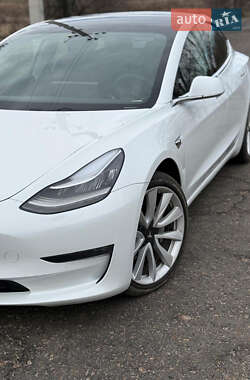 Седан Tesla Model 3 2019 в 