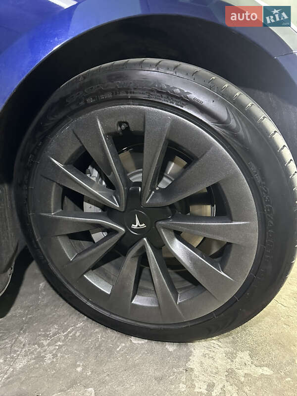 Седан Tesla Model 3 2022 в Киеве