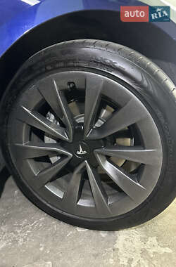 Седан Tesla Model 3 2022 в 