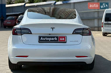 Седан Tesla Model 3 2021 в 