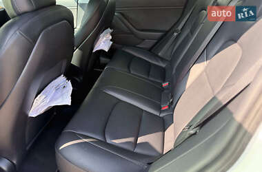 Седан Tesla Model 3 2021 в 