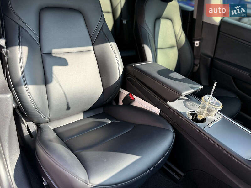 Седан Tesla Model 3 2021 в Одессе