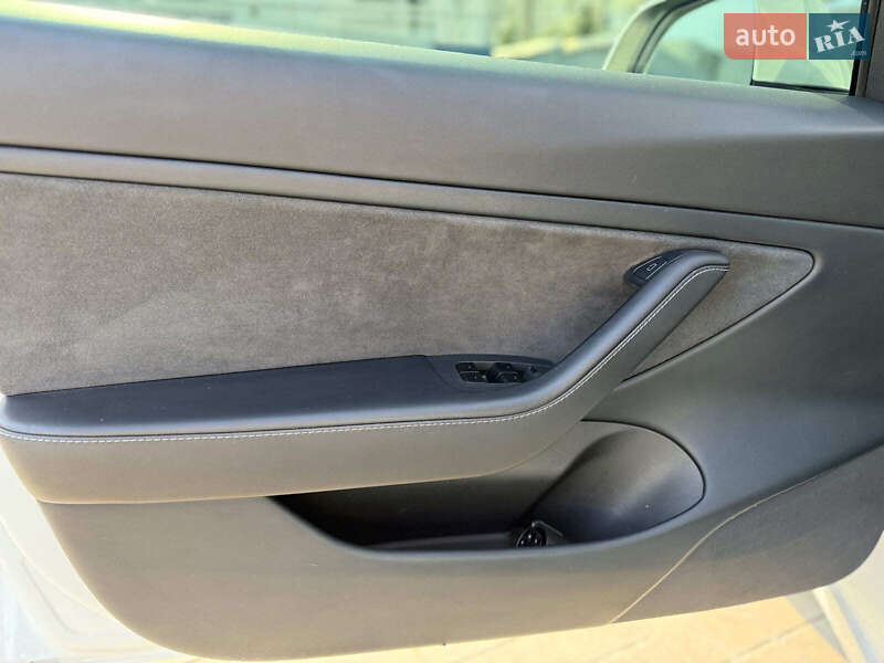 Седан Tesla Model 3 2021 в Одессе