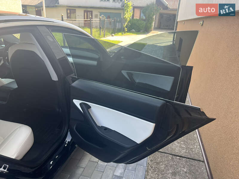 Седан Tesla Model 3 2018 в Долине