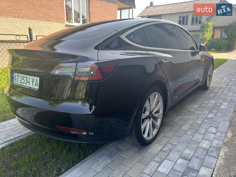 Седан Tesla Model 3 2018 в Долине