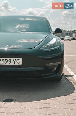 Седан Tesla Model 3 2021 в 