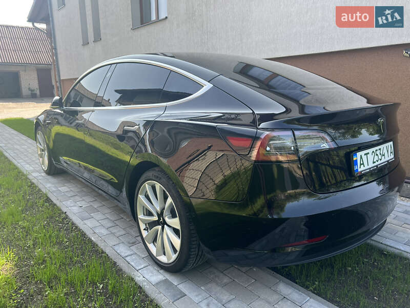 Седан Tesla Model 3 2018 в Долине
