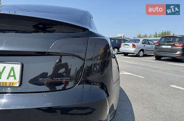 Седан Tesla Model 3 2023 в 