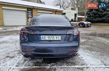 Седан Tesla Model 3 2021 в 