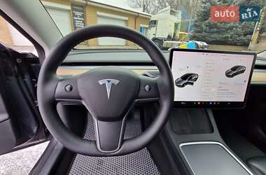 Седан Tesla Model 3 2021 в 
