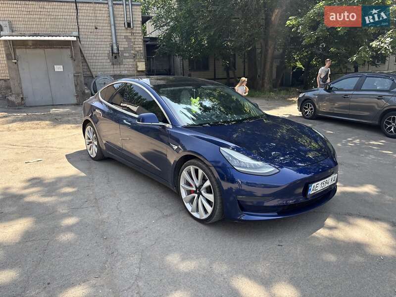 Седан Tesla Model 3 2018 в 