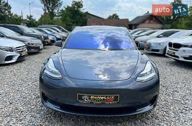 Седан Tesla Model 3 2020 в 