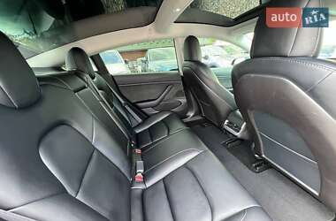 Седан Tesla Model 3 2020 в 