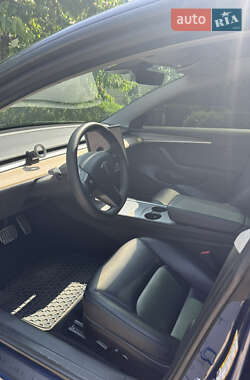 Седан Tesla Model 3 2022 в 