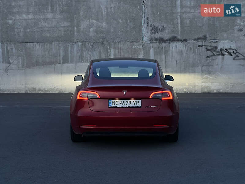 Седан Tesla Model 3 2020 в Львове