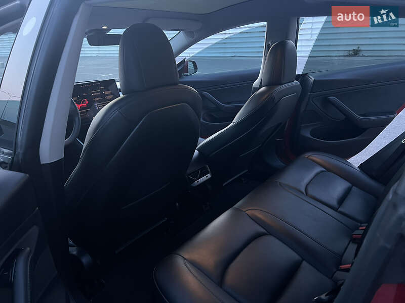 Седан Tesla Model 3 2020 в Львове