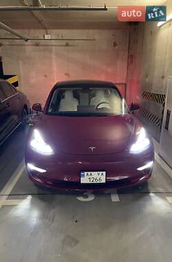 Седан Tesla Model 3 2021 в 