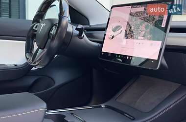 Седан Tesla Model 3 2019 в 