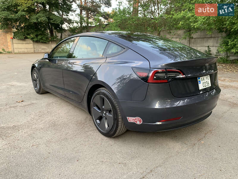 Седан Tesla Model 3 2021 в Киеве