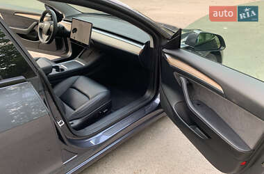 Седан Tesla Model 3 2021 в 
