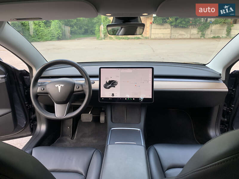Седан Tesla Model 3 2021 в Киеве
