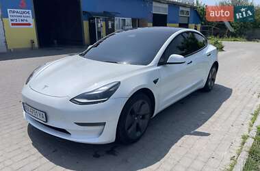 Седан Tesla Model 3 2022 в 