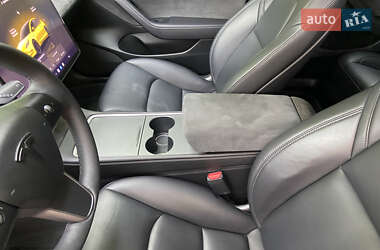 Седан Tesla Model 3 2023 в 