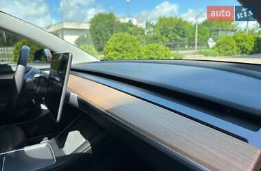 Седан Tesla Model 3 2021 в Луцке