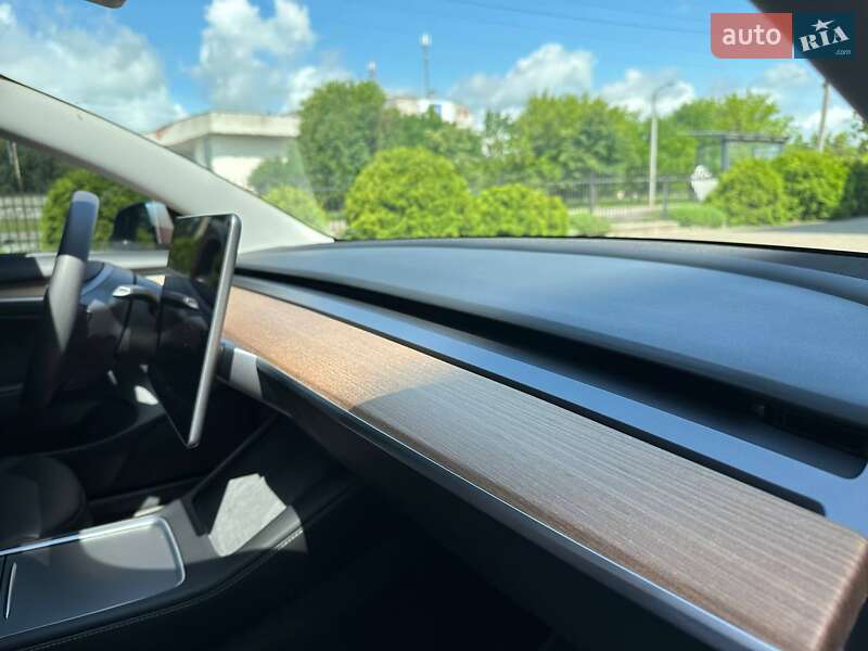 Седан Tesla Model 3 2021 в Луцьку