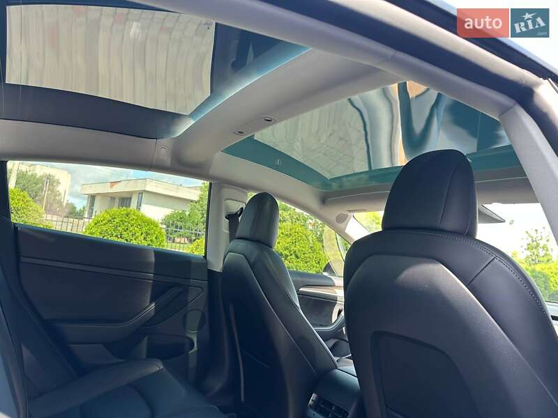 Седан Tesla Model 3 2021 в Луцьку