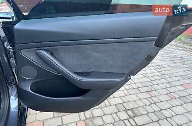 Седан Tesla Model 3 2021 в Луцке
