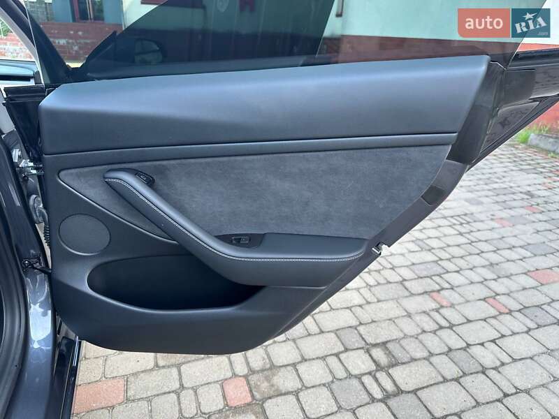 Седан Tesla Model 3 2021 в Луцьку