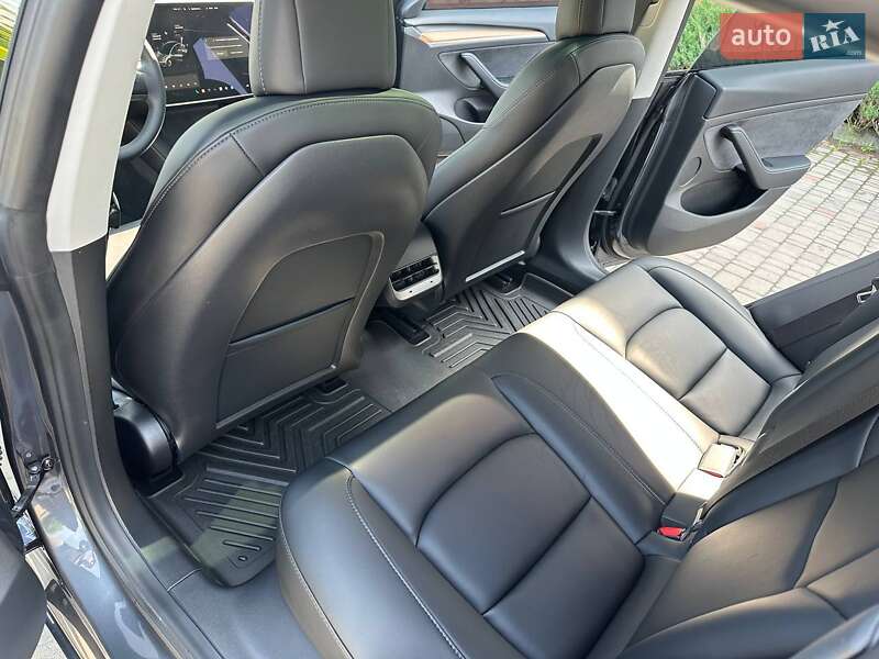 Седан Tesla Model 3 2021 в Луцьку
