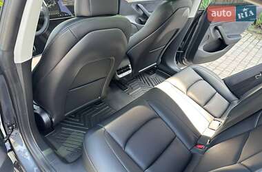 Седан Tesla Model 3 2021 в 