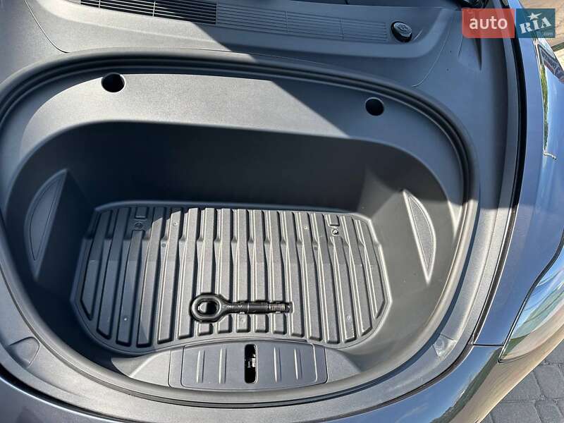 Седан Tesla Model 3 2021 в Луцьку