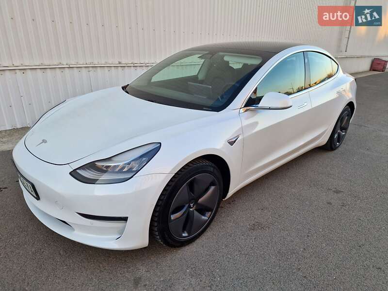 Седан Tesla Model 3 2020 в Луцке
