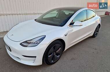Седан Tesla Model 3 2020 в 